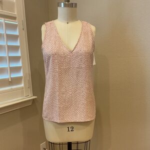 NWT Nordstrom Tank Top Womens Size Medium V-Neck Sleeveless Pullover Blouse